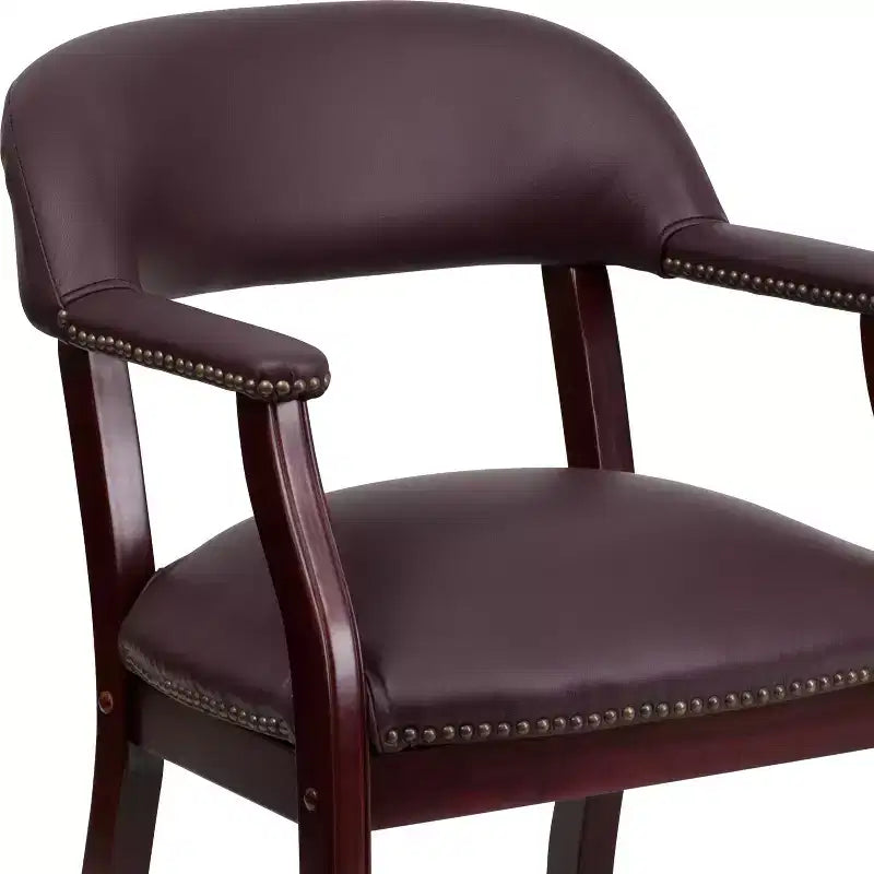 Sedia da conferenza con finitura decorativa sui braccioli