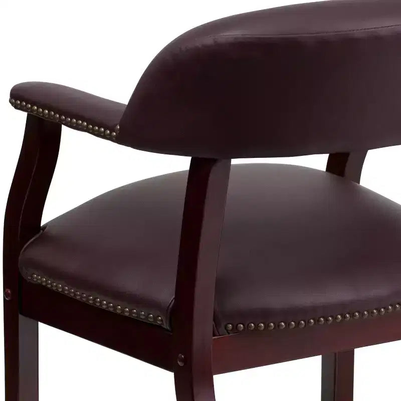 Sedia da conferenza con finitura decorativa sui braccioli