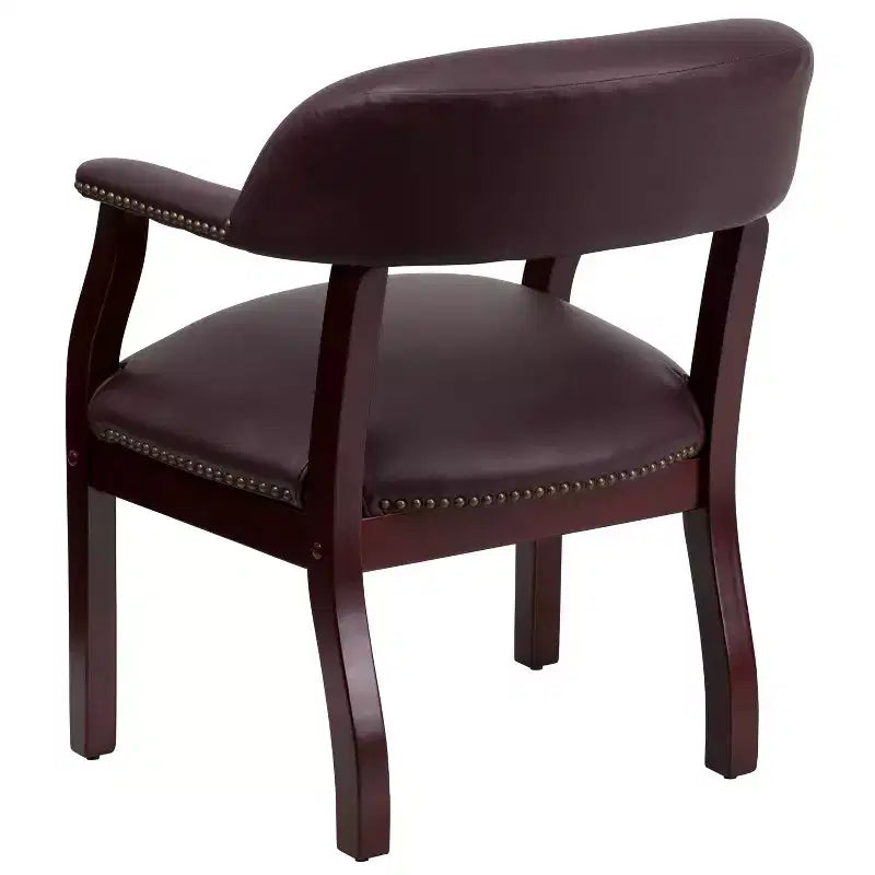 Sedia da conferenza con finitura decorativa sui braccioli