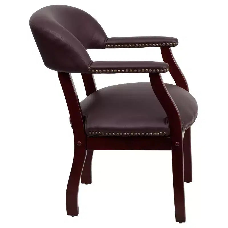 Sedia da conferenza con finitura decorativa sui braccioli