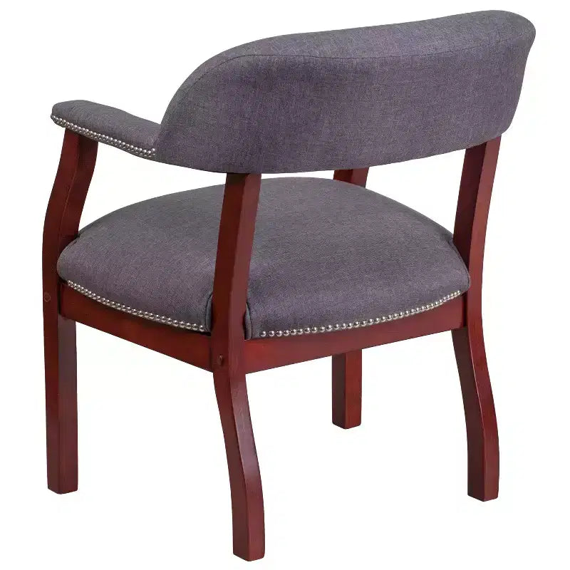 Sedia da conferenza con finitura decorativa sui braccioli
