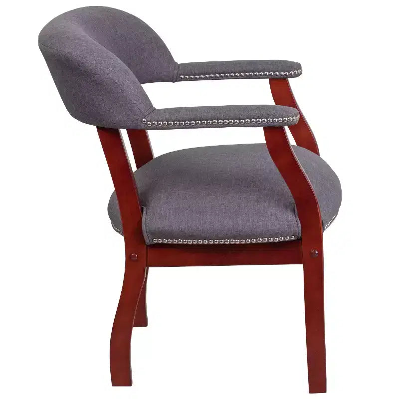 Sedia da conferenza con finitura decorativa sui braccioli