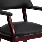 Sedia da conferenza con finitura decorativa sui braccioli