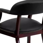 Sedia da conferenza con finitura decorativa sui braccioli
